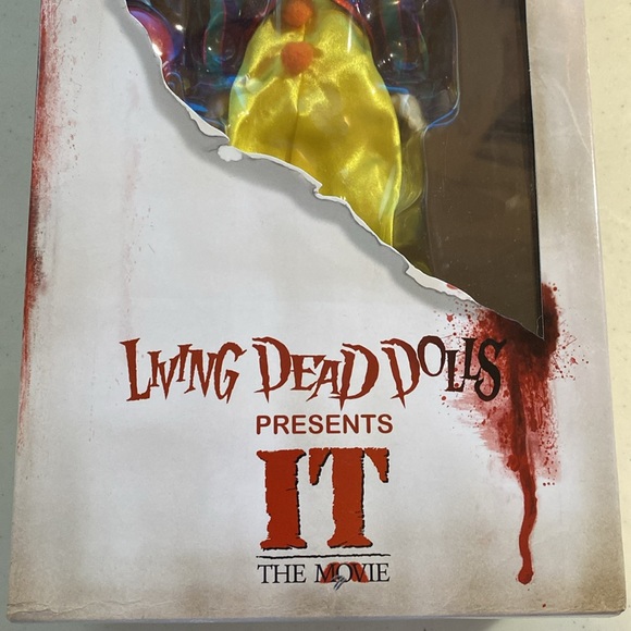 Living Dead Dolls Pennywise - Picture 4 of 10